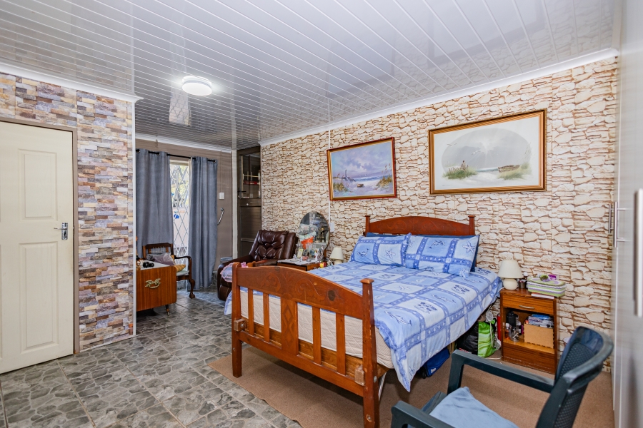 5 Bedroom Property for Sale in Peerless Park Western Cape